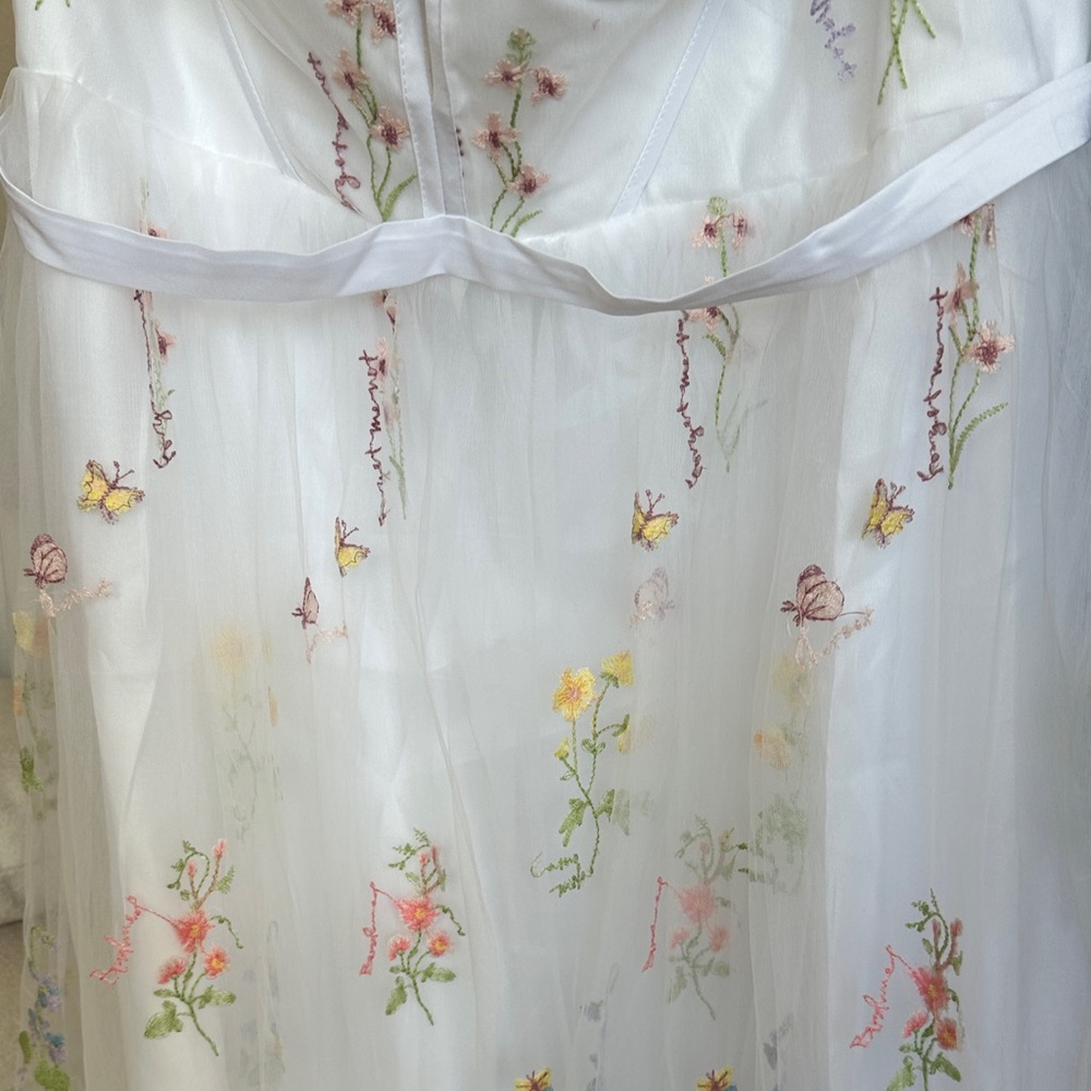 Floral Embroidered White Dress - Picture 7 of 7